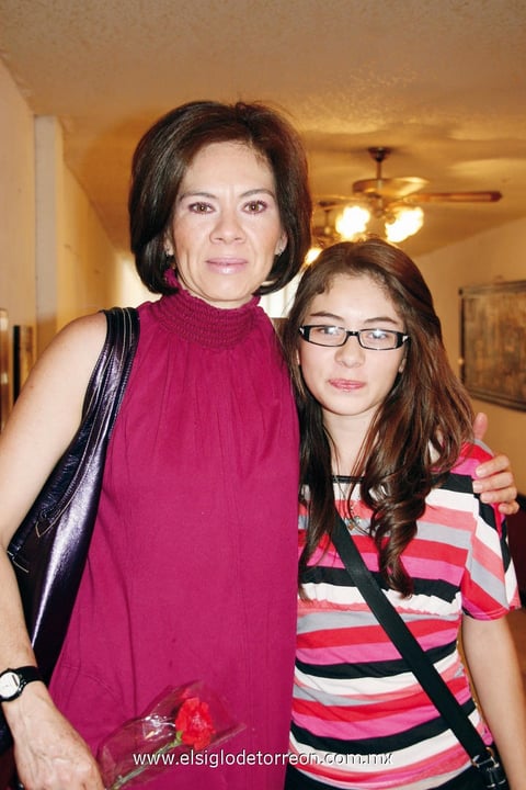 23052012 ADRIANA  y Andrea.
