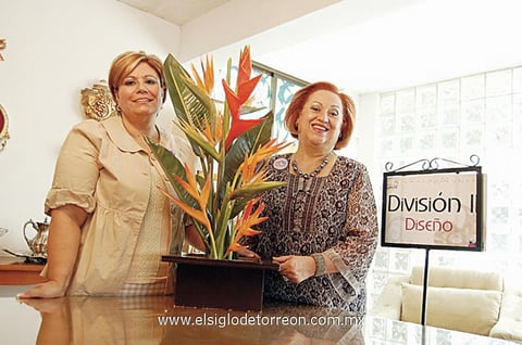 22052012 MARISA  Ramírez de Morales y Tita Chifer de Mijares invitan al público en general a que acudan a disfrutar de la exposición floral estándar 'Fiestas de Carnaval Color Luz y Alegría 2012',