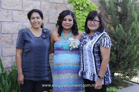 24052012 MóNICA IVETH  Ortiz de Sotomayor en compañía de las anfitrionas de su festejo: Gloria Grana de Ortiz y Martha Angélica Silva de Sotomayor.