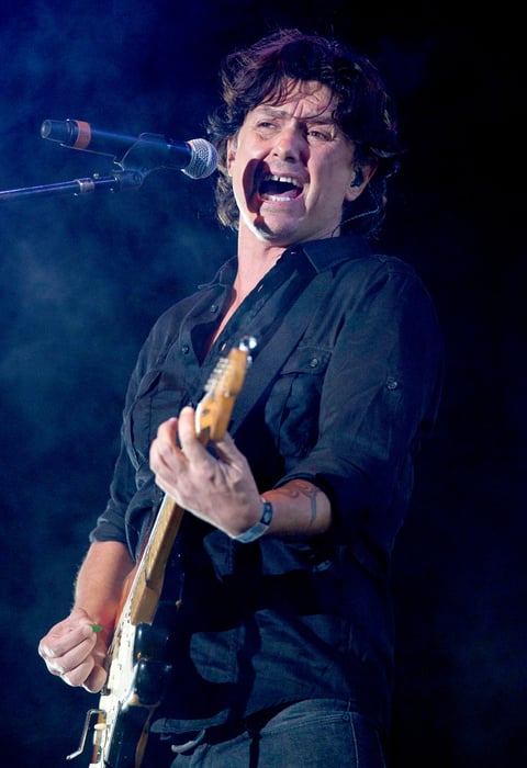 "Hoy es tiempo de dar un grito de exigencia y respeto. Al mexicano se le respeta, su lugar y su condición, su filosofía y sus costumbres", dijo Saúl Hernández, vocalista del grupo mexicano Caifanes.