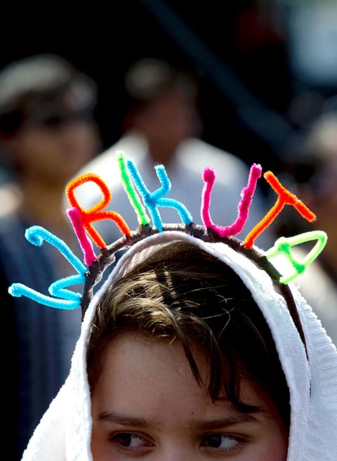 Quieren evitar que la tierra sagrada para el pueblo wixárika sea explotada y para defenderla miles de personas se unieron en un festival en la capital mexicana en el que han participado bandas nacionales e internacionales, aunque los principales protagonistas han sido los indígenas.