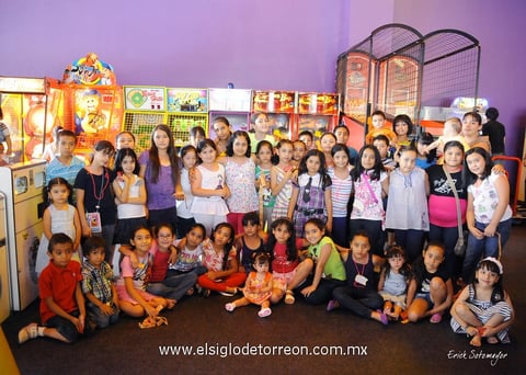 27052012 RODEADA  de numerosos amiguitos Wendy disfrutó de una bonita fiesta infantil.