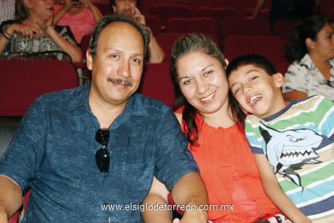 25052012 JESúS  Estrada, Imelda de Estrada y Elías Estrada.
