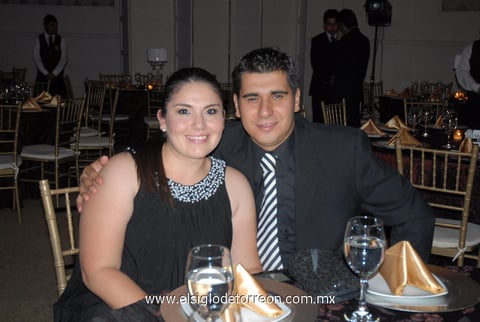 27052012 MóNICA  Luna y Roberto Lavín.