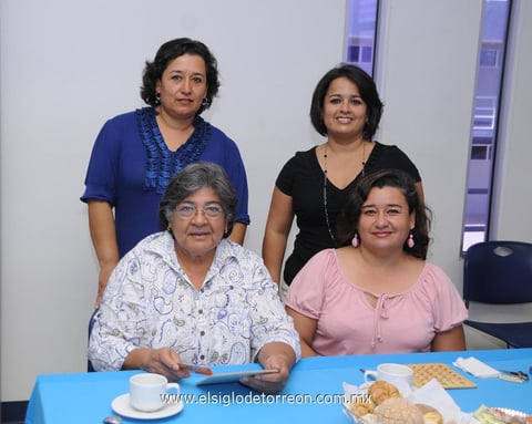 26052012 MARíA  Mata, Claudia, Estela y Adriana Falcón.