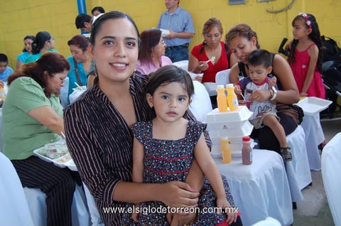 30052012 MIRIAM  de la Cerda y Regina del Río.