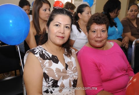 30052012 GRACIELA  Álvarez y María Concepción Ruiz.