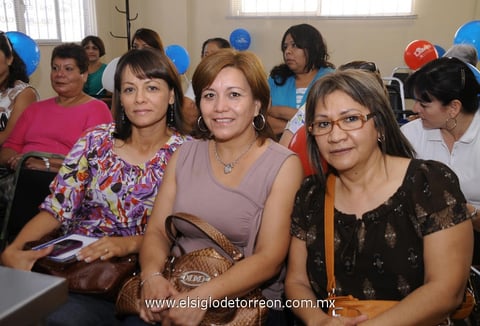 30052012 MARíA ÁNGELES  Delgado, Laura Lorena Mijares y Consuelo.