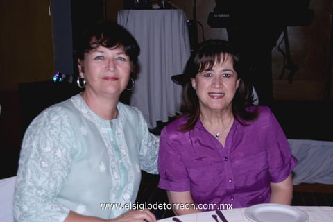 30052012 RUTH  López Esparza y Rossy Fernández Ayala.