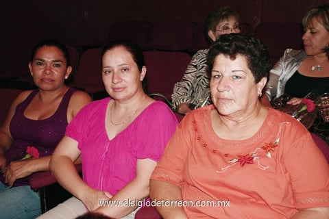 30052012 TERESA  García, Martha Dávila y Blanca Lares.