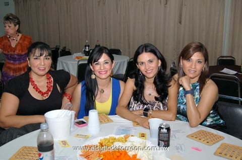 31052012 GABY  Acosta, Julia Alcalá, Cecilia y Margarita Alcalá.