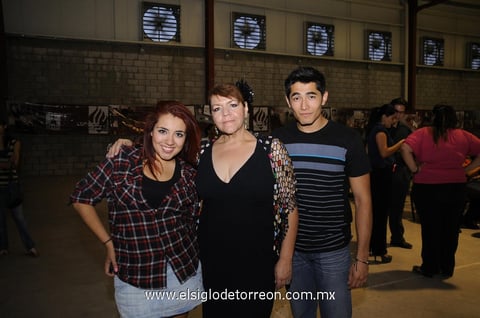 01062012 ANA,  Paloma y Adrián.