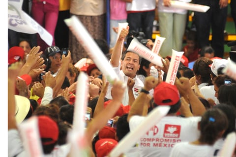 La permanencia de Enrique Peña Nieto en este evento fue de poco menos de una hora, en un acto multitudinario que básicamente fue desorganizado.