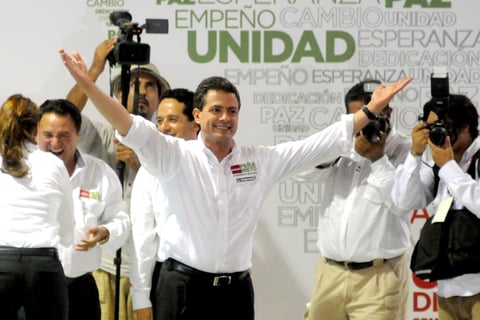 Con la firma de sus compromisos ante notario público, concluyó su encuentro con empresarios de la Comarca Lagunera de Durango, el candidato de la coalición Compromiso por México, Enrique Peña Nieto en la ciudad de Gómez Palacio.