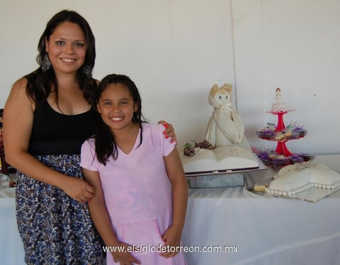 02062012 BáRBARA  junto a su madrina Mariana Hernández Ramos.