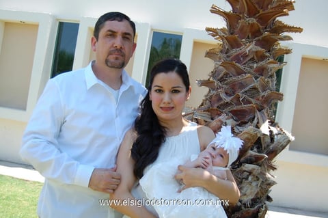 03062012 LUIS  Muñoz y Sugey Arellano con su hijita Luisa Fernanda.