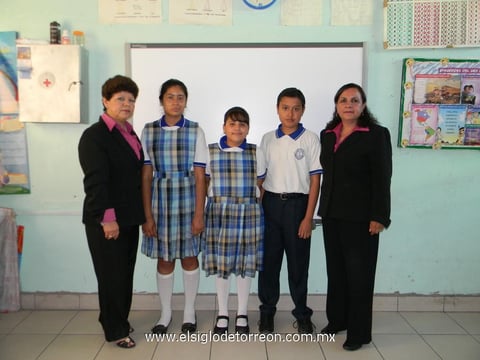 03062012 DELMIS ABIGAÍL  Chávez Alvarado, Ana Laura Calderón Pizaña y Jesús Roberto Camacho Rocha, de las aulas de sexto grado de la escuela Club de Leones de Gómez Palacio, Dgo., acompañados de las maestras Ruth Rodríguez Ayala y Gloria Diana Muro Torres, con motivo de ser seleccionados para participar en la Etapa Estatal de la Olimpiada de Conocimiento Infantil de Durango.