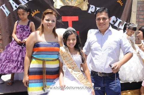 02062012 GABRIELA  Rodríguez y César Alejandro García con su hija Priscila Alejandra García Rodríguez.