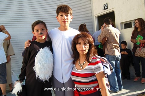 04062012 VALERIA,  Óscar y Yolanda.