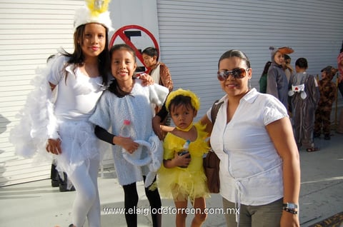 04062012 MARICRUZ,  Evelyn, Camila y Maricruz.