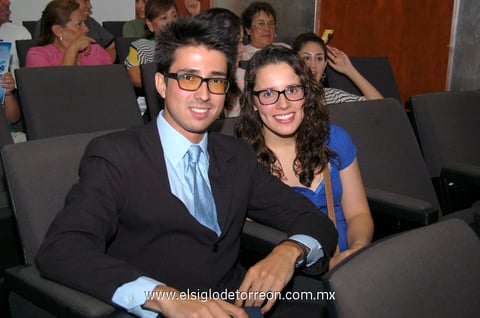 02062012 ENRIQUE  y Giovana.