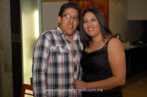 02062012 ÓSCAR  y Bety.