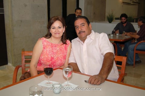 02062012 HILDA  y Jesús.