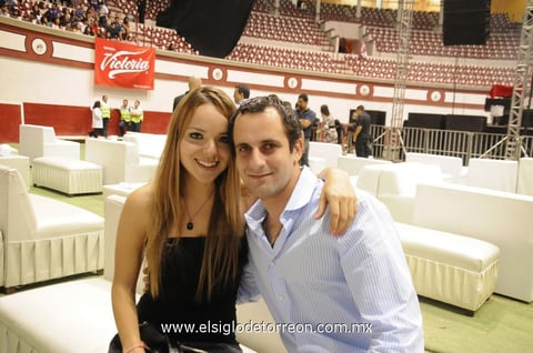 05062012 GRECIA  y David, posaron para la lente de El Siglo.