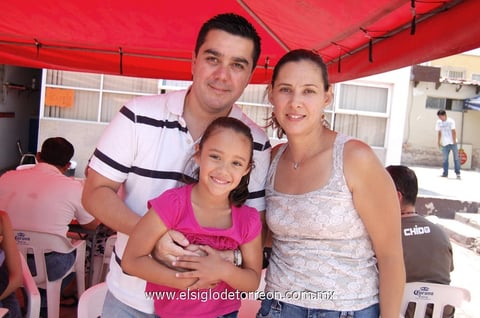 06062012 ÓSCAR,  Isabella y Ana Cristina.