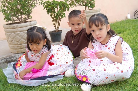 06062012 CARMEN , Camila y Fernando Villarreal Martínez.