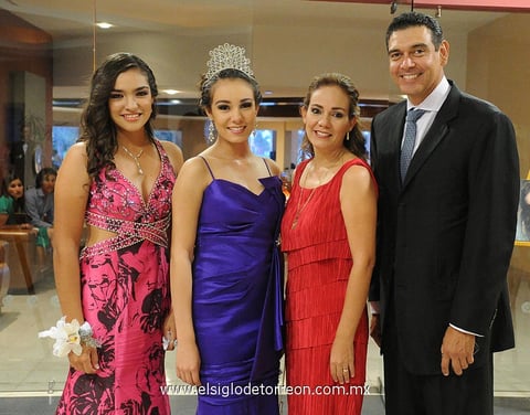 06062012 EMMA , Marifer (princesa saliente), Yolanda y Edmundo Mesta.