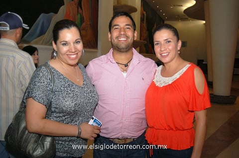 07062012 MóNICA,  Carlos y Lupita.