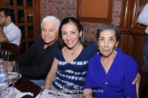 07062012 JORGE  Ramírez, Renata Chapa y Olga González de Chapa.