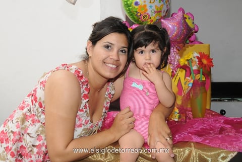 08062012 DANNA FABIOLA  y su mamá Fabiola Hernández.