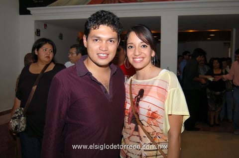 08062012 HUGO  Román y Paulina Villasana.