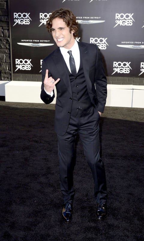 El actor mexicano Diego Boneta asistió al estreno de la película "Rokc of Ages" donde él participa.