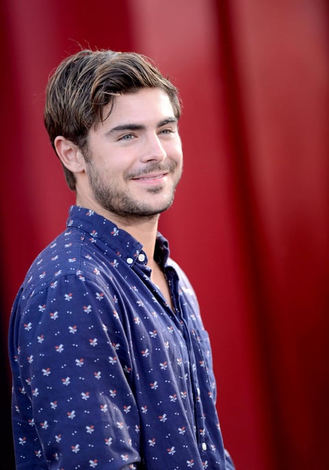 El actor estadounidense Zac Efron desfiló por la alfombra roja del estreno del nuevo filme de Tom Cruise.