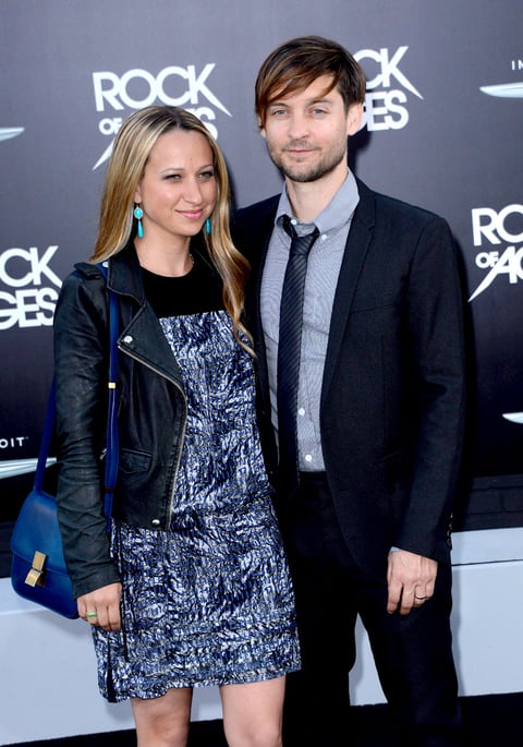 Tobey Maguire y Jennifer posaron ante los fotógrafos en el estreno de "Rock of Ages".