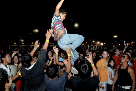 Miles de jóvenes vivieron una noche de rock, donde bailaron y cantaron, dejando atrás el miedo que se vive en una región donde la violencia se padece todos los días.