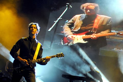 Federico Fong en el bajo (Caifanes, Jaguares, La Barranca), Mauricio Clavería en la batería (La Ley, Los Corcorde) y Darío González en los teclados ( Chetes), son los nuevos integrantes de Fobia, quienes con su ejecución hacen olvidar a los integrantes originales de la banda.