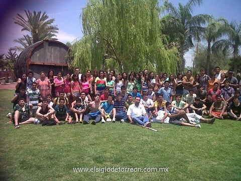 11062012 EL COLEGIO  Nueva Laguna, Campus Rovirosa Wade, realizó un grato festejo con motivo del Día del Estudiante.