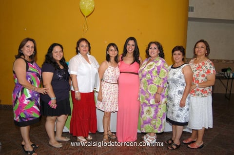 11062012 NANCY  Luévano (quinta de izquierda a derecha), en su fiesta de canastilla junto a: Melissa, Liz, Nidia, Lorena, Tanné, Ceci y Byerly.