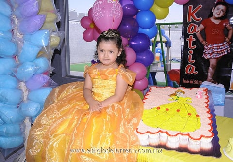 11062012 MUY LINDA  lució Katia Ríos Saucedo en su fiesta de tres años de edad.
