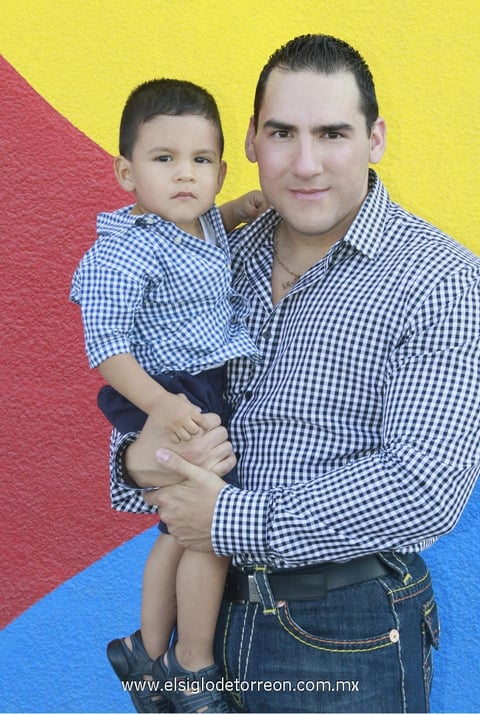 09062012 EL FESTEJADO  y su papá Eugenio Cota González.