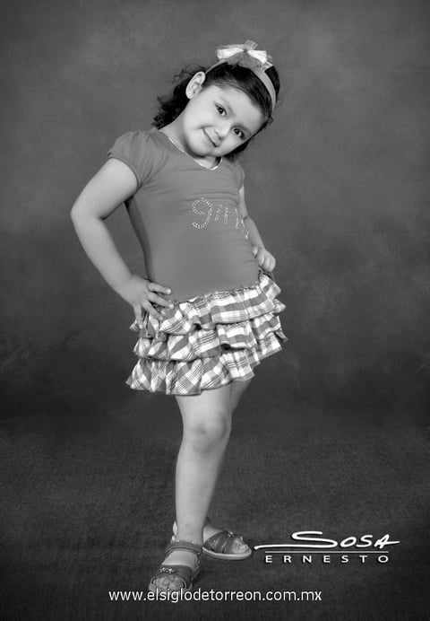 10062012 LA PEQUEñA  Katia Ríos Saucedo captada el día de su cumpleaños.- Estudio Ernesto Sosa