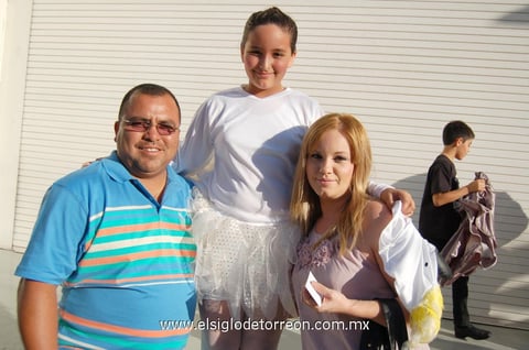 10062012 CARLOS , Evelyn e Ivonne Canales.