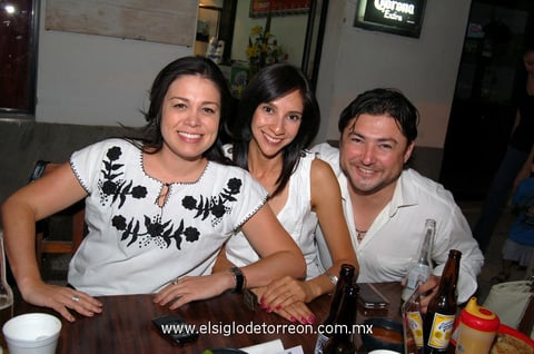 11062012 ELISA  Antillón, Carla Sosa y Enrique del Villar.