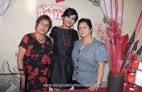 10062012 ESTEFANíA  Martínez Zúñiga con las anfitrionas de su festejo: Lety Zúñiga y Ludivina Ferrel.