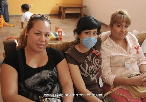10062012 CAROLINA  Cejas, Dulce Bolaños y Juana Gómez.