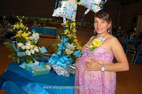 09062012 NANCY  Luévano Rodríguez fue festejada con motivo del cercano nacimiento de su bebé.